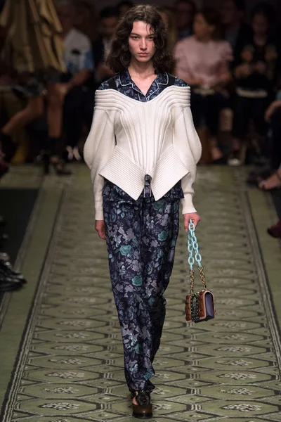 Look 50